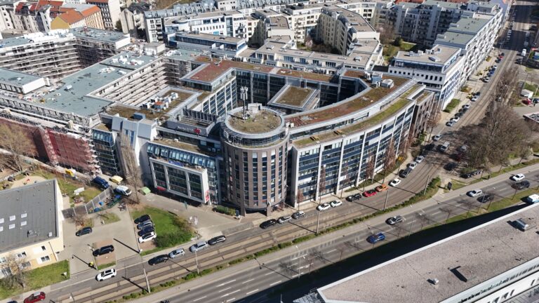 76bbcbac 14a8 4e06 8c53 fccedc67bb3c 13