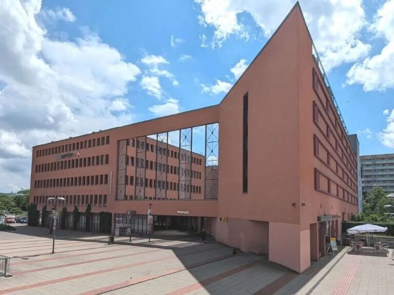 28402561 e4f6 4942 973c 1342a3f9963f